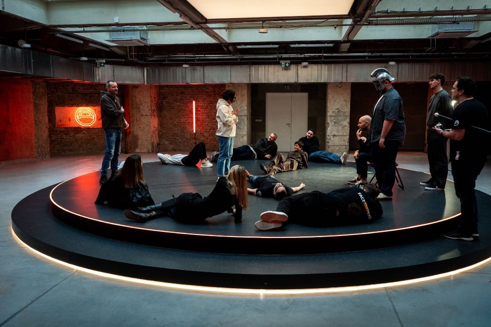 A team on the round stage, mid play